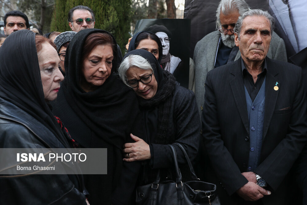 همسر اول «حسین محب‌اهری» در مراسم تشییع +عکس